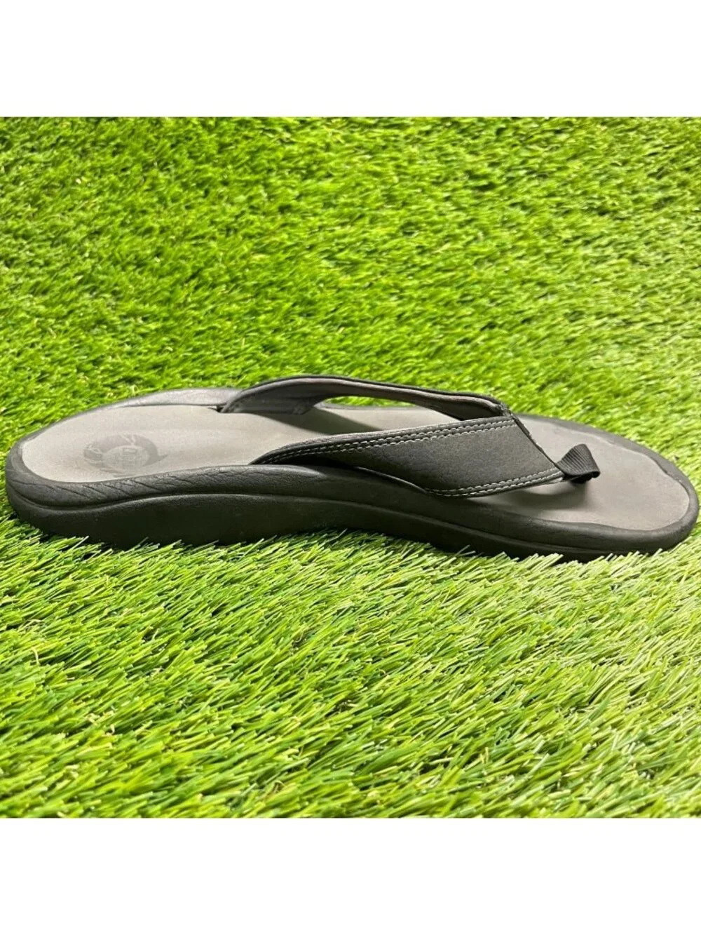 OluKai Ohana Mens Size 11 Black Gray Beach Outdoor Casual Flip Flops Sandals